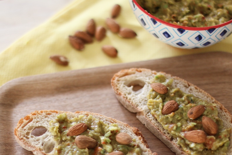 Encas minute : tartines de Guacamole